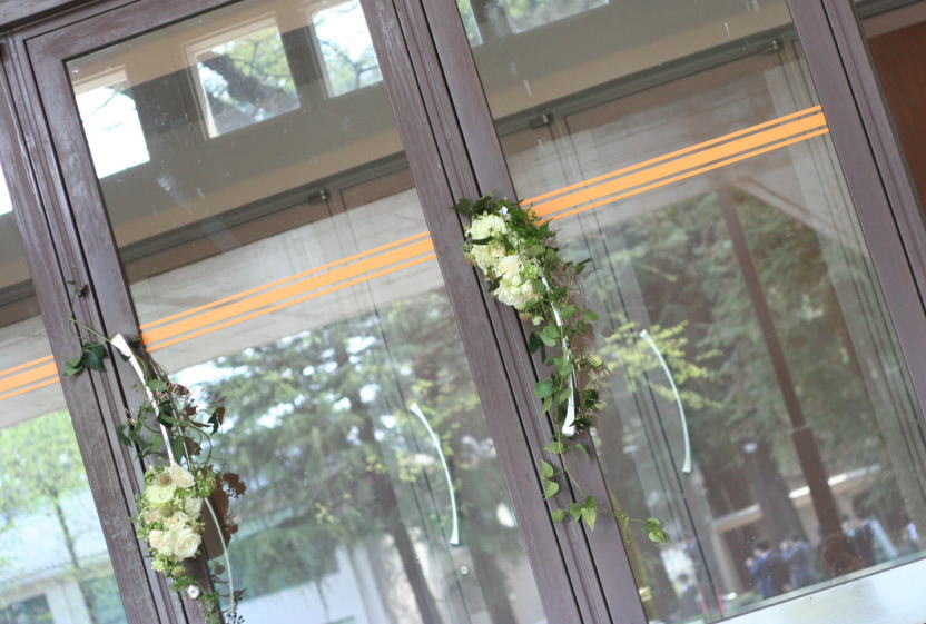 ドアの装花、ドアのリース　東京女子大学様へ_a0042928_2050145.jpg