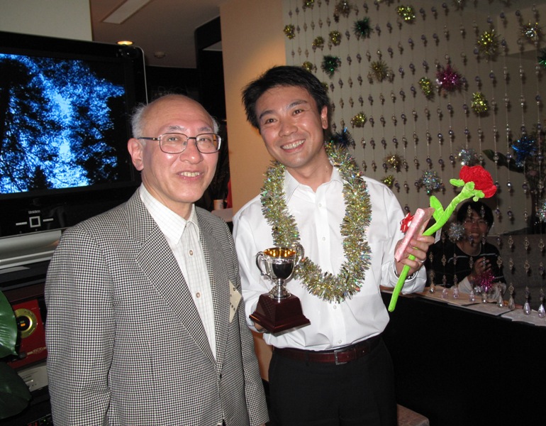 ＮＰＯ中国人留学生交流支援立志会 2009年度カラオケ大会開催_d0027795_22363970.jpg