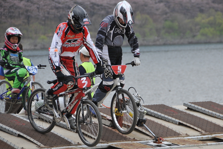 2009JBMXF開幕戦広島土師ダムVOL6：メンクルーザークラス４０才以上、ガールズ５〜１２才クラス決勝_b0065730_19412862.jpg