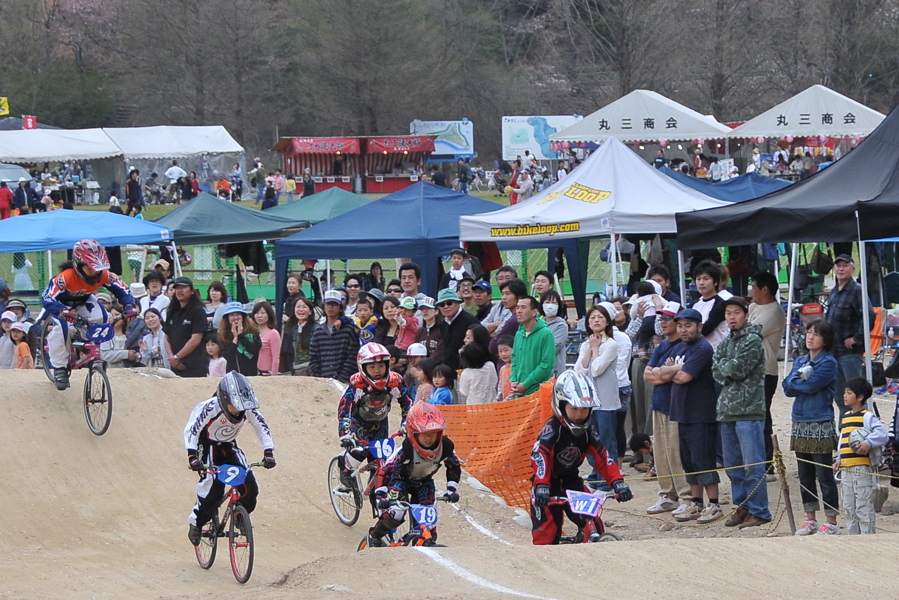 2009JBMXF開幕戦広島土師ダムVOL6：メンクルーザークラス４０才以上、ガールズ５〜１２才クラス決勝_b0065730_1952760.jpg