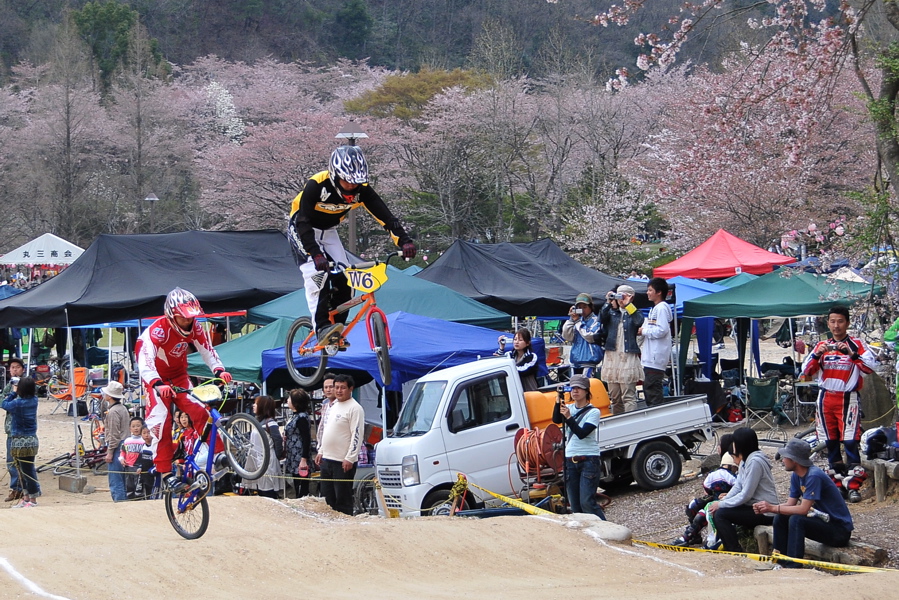 2009JBMXF開幕戦広島土師ダムVOL8：ボーイズ11~16才クラス決勝　_b0065730_23302423.jpg