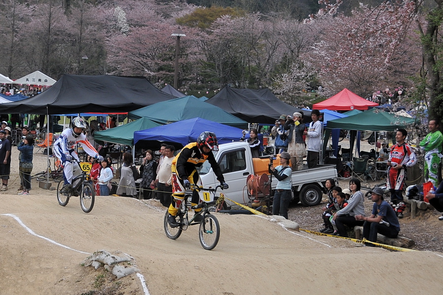 2009JBMXF開幕戦広島土師ダムVOL8：ボーイズ11~16才クラス決勝　_b0065730_23314913.jpg