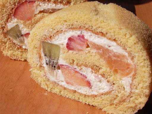 春のロールケーキ_f0183981_8521191.jpg