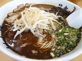 筑豊らーめん 山小屋@大山町 ☆ (黒マー油ラーメン)_f0080612_0171193.jpg