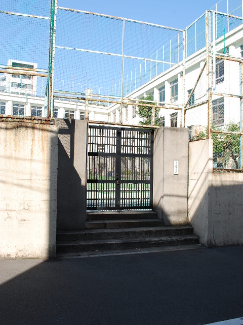 東京都台東区立旧坂本小学校(大正モダン建築探訪)_f0142606_2243520.jpg