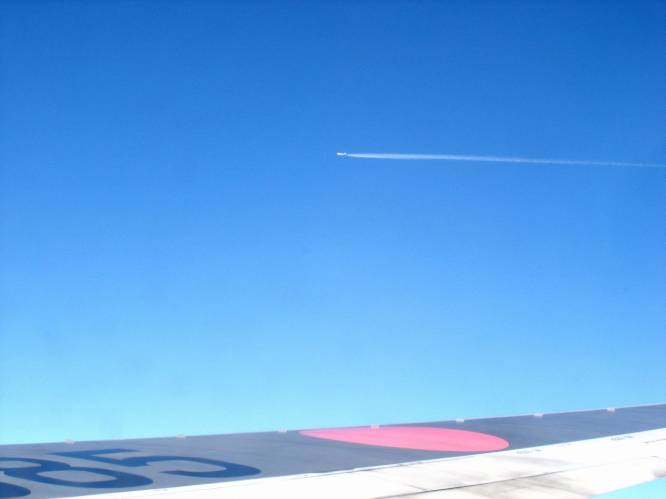 飛行機からみる飛行機雲_f0204326_2162418.jpg