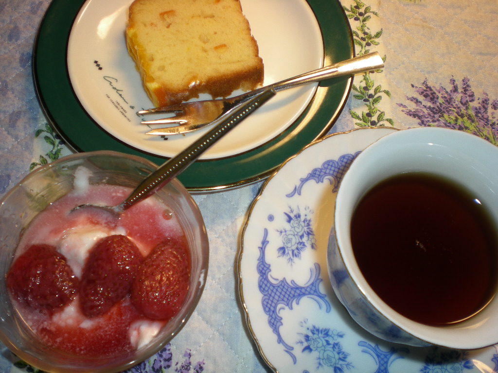 2009年4月17日(金)朝からおやつ?_f0060461_13141272.jpg
