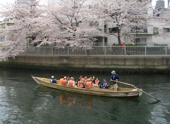 門前仲町・大横川を和船に乗って桜見物・４月５日_e0071314_18424473.jpg