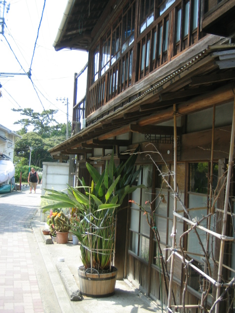 時がゆっくりレトロの香りの町そして海♪_c0039520_8411598.jpg