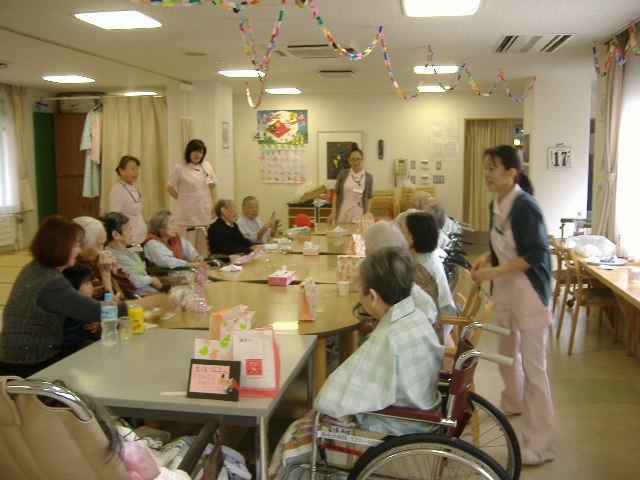 ４月誕生会！！_b0159098_11273074.jpg