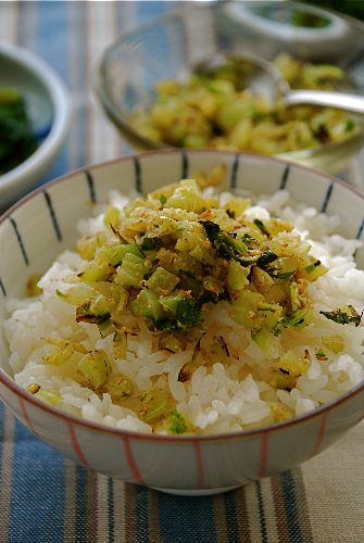 捨てずにおいしく☆カリフラ葉っぱのごまふりかけ_e0110659_8582595.jpg
