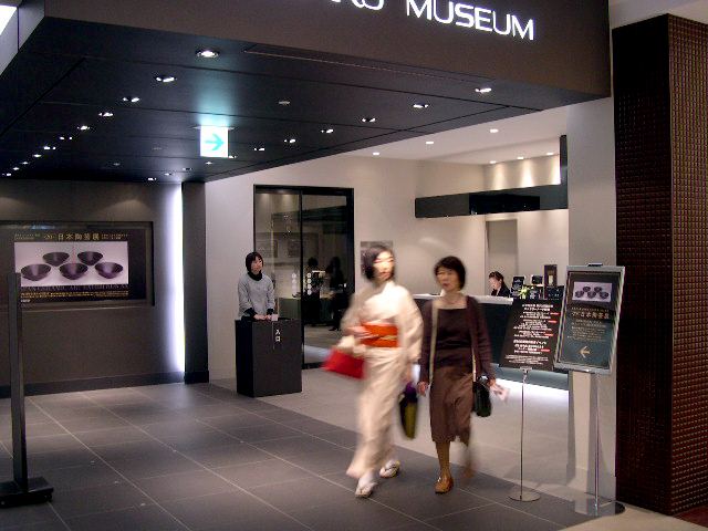 展覧会（34）　第20回日本陶芸展_d0085887_2224125.jpg