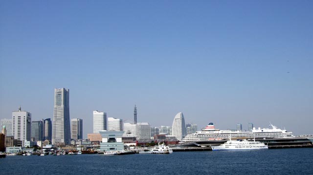 横浜の巨大グモは_c0000134_15381173.jpg