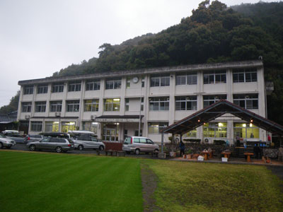 平成21 年4月4日 学校で赤提灯?_a0107644_15163286.jpg