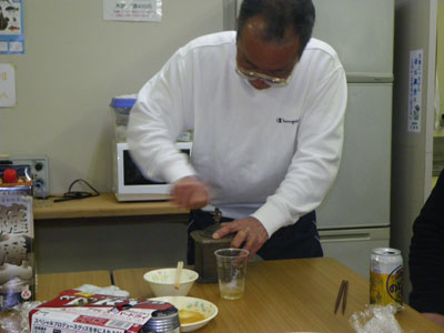 平成21 年4月4日 学校で赤提灯?_a0107644_15513394.jpg