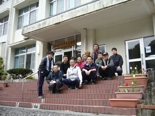 平成21 年4月4日 学校で赤提灯?_a0107644_1665119.jpg