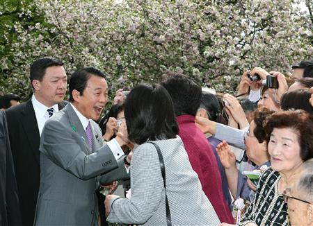 ふるさとに桜が咲いたんですよ 麻生太郎の笑顔がとてつもない ふるさとに桜が咲いたんですよ 麻生太郎の笑顔がとてつもない