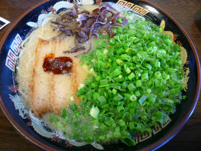 臥龍の新味トンコツラーメン_e0005253_19253882.jpg