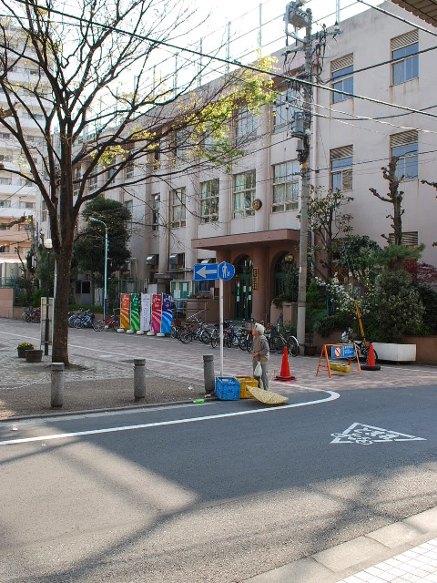 東京都中央区立中央小学校(昭和モダン建築探訪)_f0142606_21355351.jpg