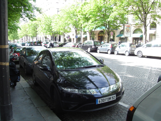 おフランスのクルマ事情_e0003660_0122932.jpg