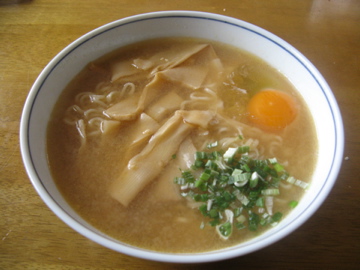 あっちゃんラーメン　みそ味_a0117599_1752434.jpg