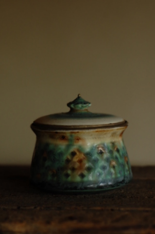 郡司慶子さんの三彩蓋物 : うつわノート 郡司慶子 三彩蓋物