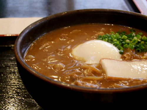 「目黒 こんぴら茶屋の温泉卵牛かれーうどん」_a0000029_10355741.jpg