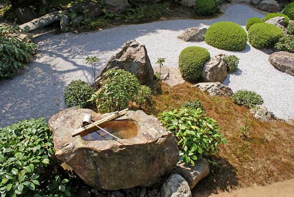 妙心寺退蔵院の2つの庭_b0063958_2321557.jpg