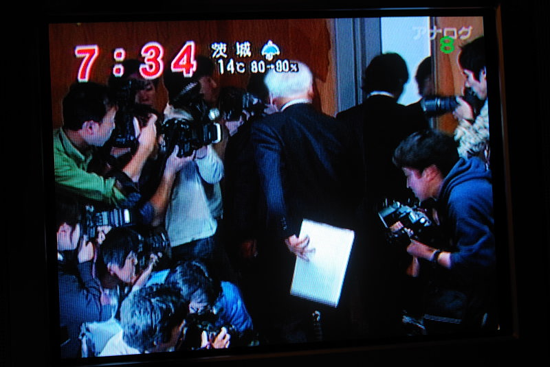警察、マスコミの異常さからみるこの国の狂気 ~草彅 剛公園全裸騒動会見~_f0192814_19132643.jpg