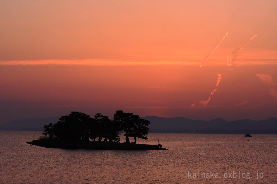 飛行機雲と嫁ヶ島_f0174293_21461319.jpg