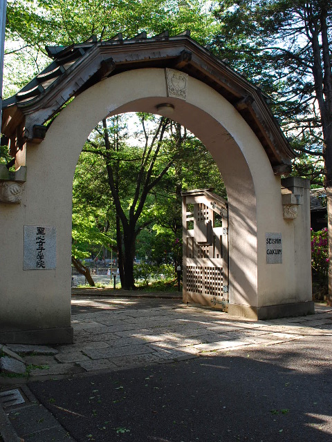 聖心女学院・正門(明治モダン建築探訪)その1_f0142606_23335827.jpg