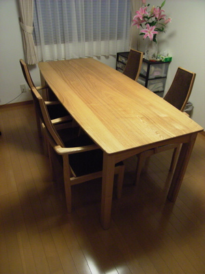 Dining　Table & chest_e0097381_1394225.jpg