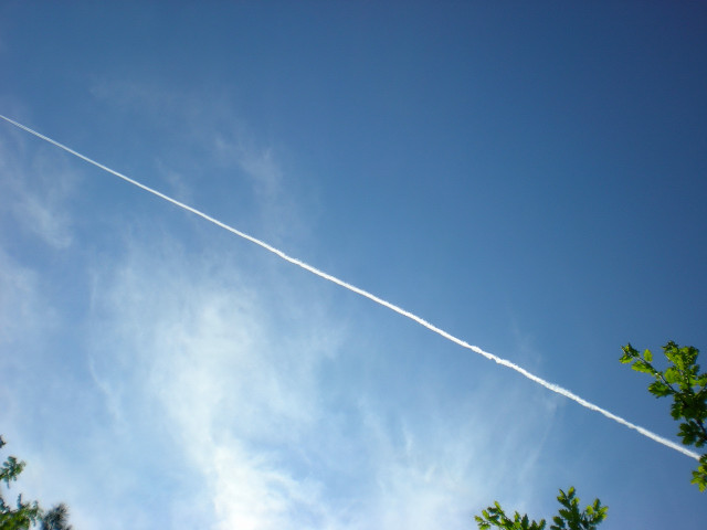 ひこうき雲_c0179785_186552.jpg