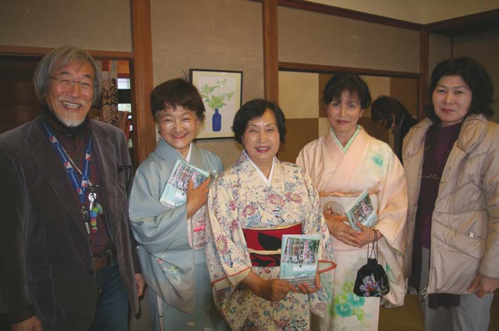 北鎌倉の神々大健闘！カジュ祭で１６部販売_c0014967_13534075.jpg