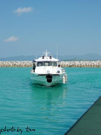 琉球の旅36～美ら島の旅2008「竹富島」その1～『竹富島へ』_b0155692_9184389.jpg