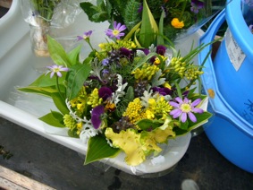 談合坂SAのお花_a0116902_188545.jpg