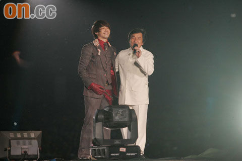 北京RAINISMは茶色の衣装_c0047605_623233.jpg