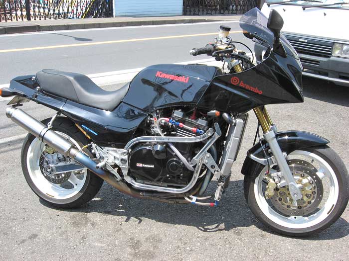 お客サンのGPZ900Rニンジャのチェーンコンバート作業