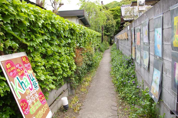 北鎌倉の神々大健闘！カジュ祭で１６部販売_c0014967_163139.jpg