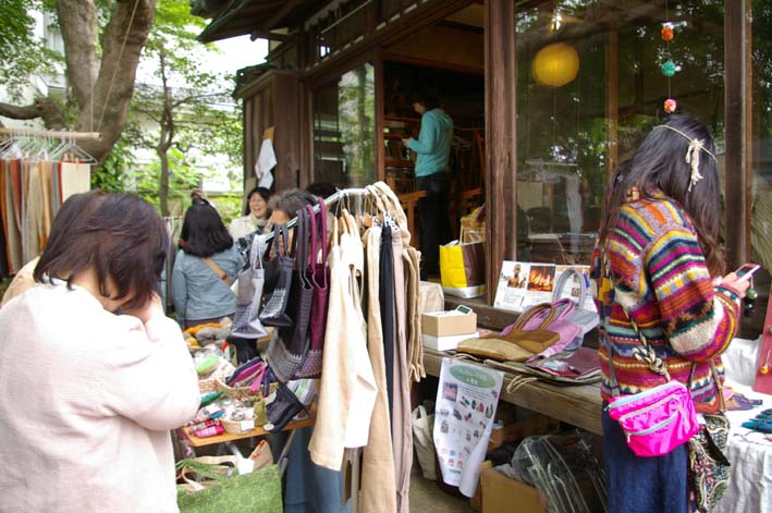 北鎌倉の神々大健闘！カジュ祭で１６部販売_c0014967_1632293.jpg