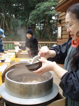 畑の手入れ、ハウスの土入れ　　　　２月７日_b0166777_15192766.jpg