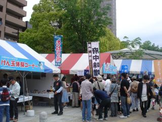 フラワーフェスティバル開催!コーヒーストーリーは営業してます!!_e0166301_16303250.jpg