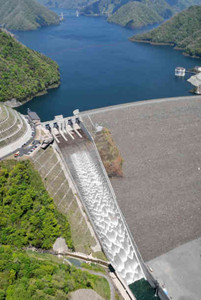 徳山ダム　存在しない水需要_f0197754_1617828.jpg
