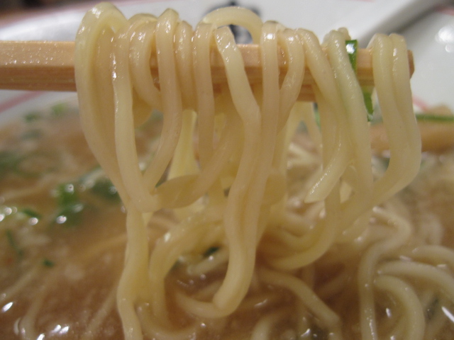 熟成細麺宝屋のラーメン@京都駅ビル_b0042308_1473040.jpg