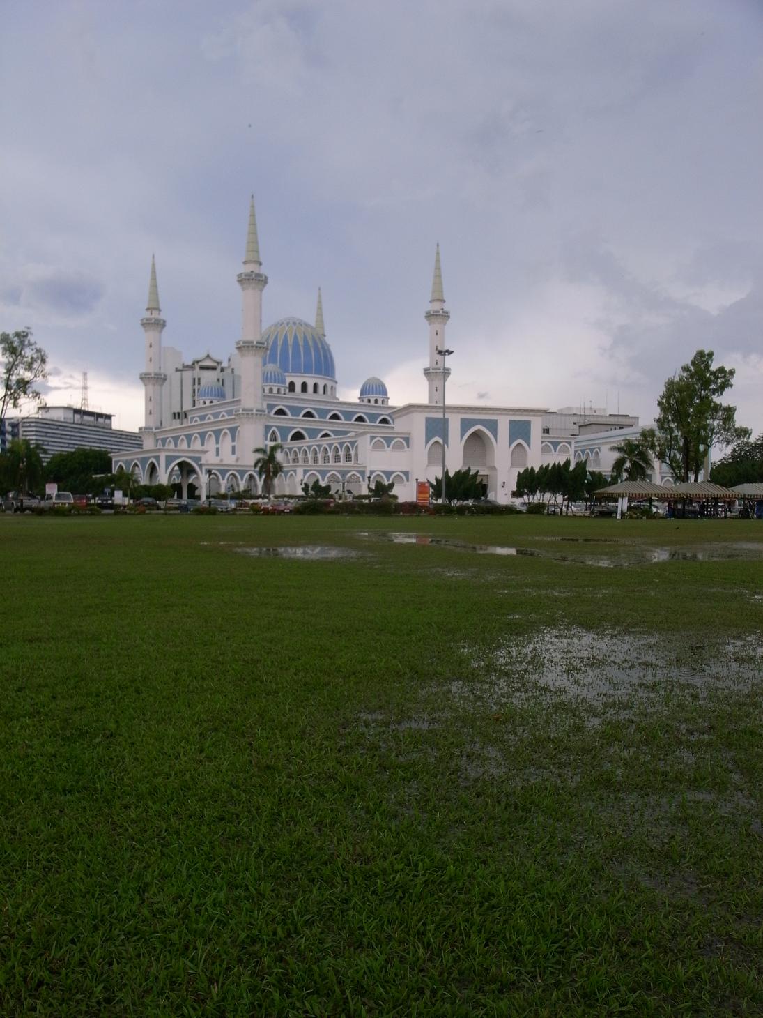 雨上りのモスク Masjid Negeri 〜マレーシア クアンタン_f0116817_1811625.jpg