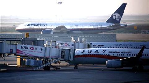 アメリカン航空感染か?ロス>成田169便の40名隔離_d0123476_7295319.jpg