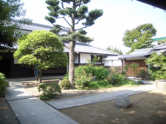 庭周りの石の整理 雑感 五月三日_f0052181_1117349.jpg