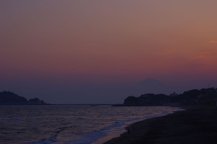 七里ヶ浜の夕暮れ3　暮れなずむ海辺に静かにそっと別れを告げて_b0151409_22144678.jpg