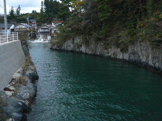 2006【隠岐鳥取姫路】心象風景に妖怪がいる!旅【境港正福寺、妖怪ロード、隠岐島後かっぱ大明神、島前いか神社、焼火神社、後鳥羽院火葬塚、七尋女房ヶ岩、三徳山投入堂、因幡の白兎、姫路城お菊井戸、刑部姫】_b0116271_17305757.jpg