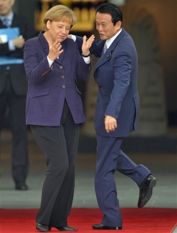 アンゲラ メルケルドイツ共和国連邦首相と 麻生太郎の笑顔がとてつもない